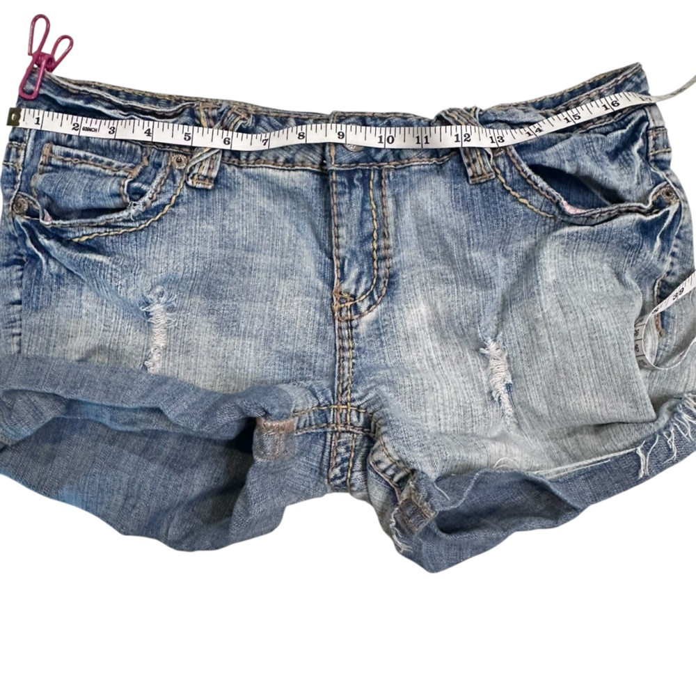 Amethyst Women’s Denim Distressed Jean Shorts‎ size 13